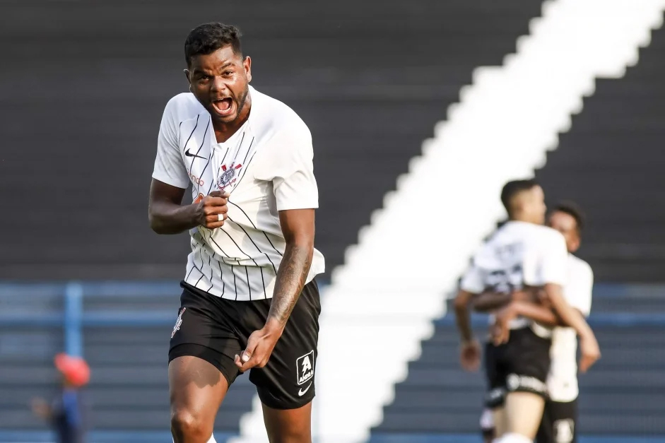 Corinthians renova contrato com jovem atacante Nathan até 2023