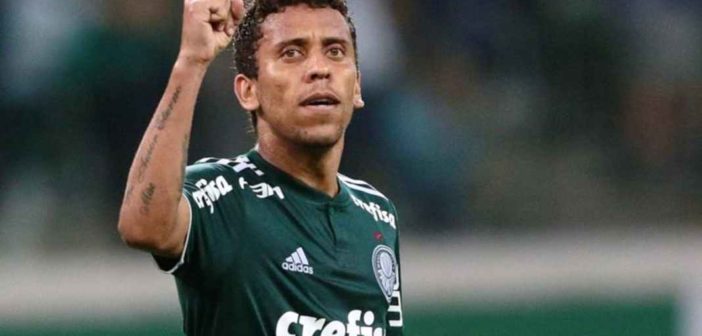 Marcos Rocha, do Palmeiras, com camisa de 100 jogos
