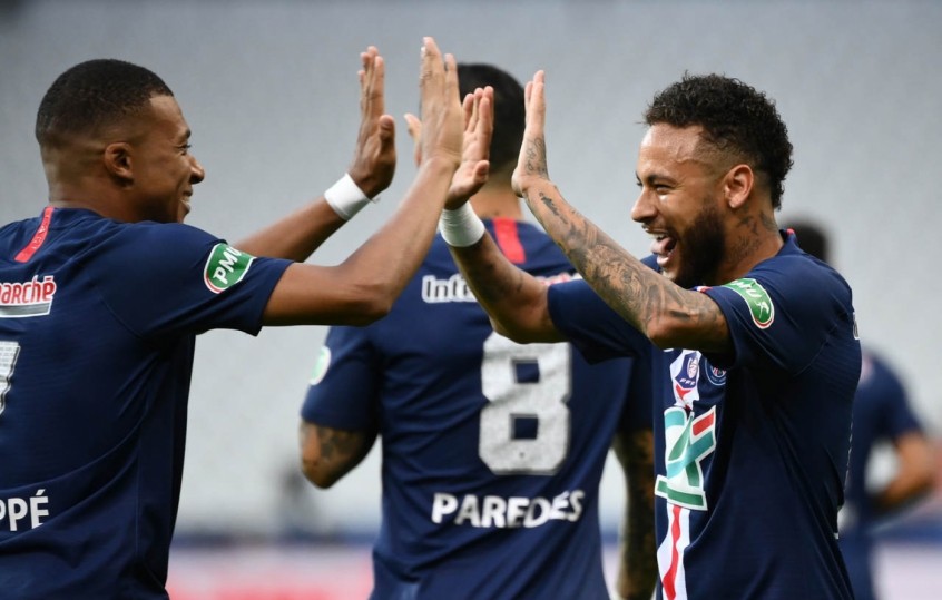 Neymar comera gol com Mbappé e PSG vence final da Copa França