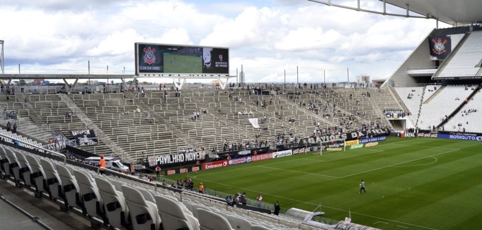 Presidente da Caixa provoca Corinthians e ameaça tirar estádio do clube