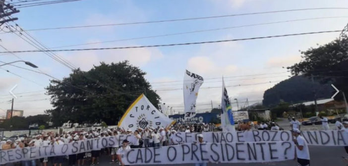 Torcida Organizada do Santos volta a protestar