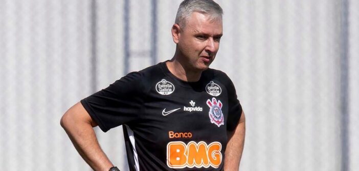 Corinthians perde invencibilidade em clássicos e Tiago Nunes admite preocupação
