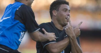 Corinthians provoca São Paulo relembrando gol de Ronaldo Fenômeno