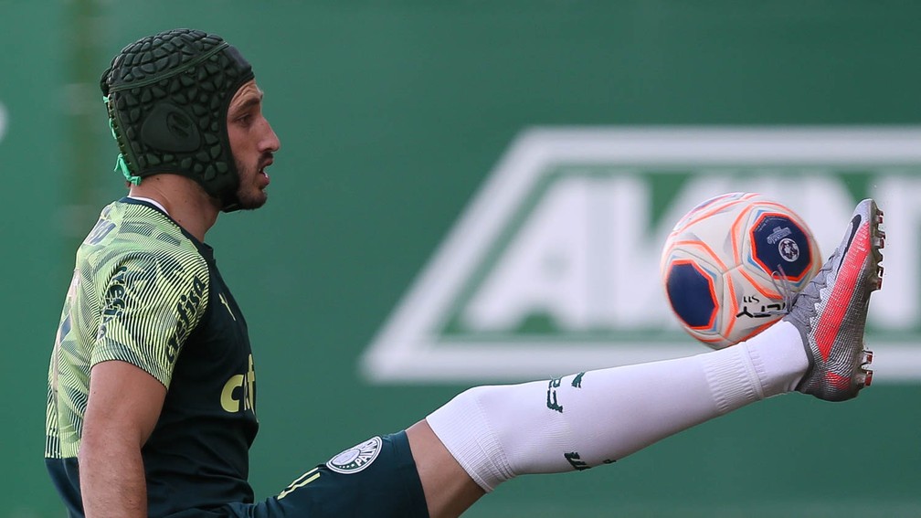 De capacete, Viña treina com bola e pode reforçar o Palmeiras contra a Ponte