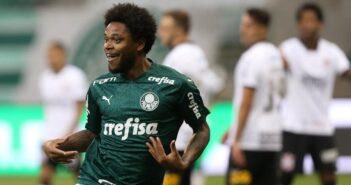 Luiz Adriano comemora gol no clássico entre Palmeiras e Corinthians na final do Paulista