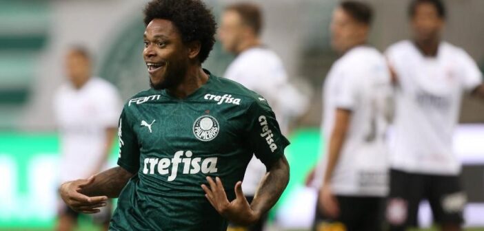 Luiz Adriano comemora gol no clássico entre Palmeiras e Corinthians na final do Paulista