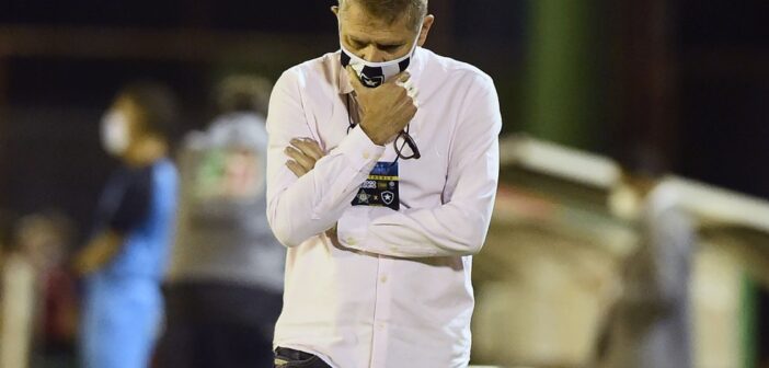 Paulo Autuori, do Botafogo, é punido pelo TJD com três jogos de suspensão no Carioca de 2021