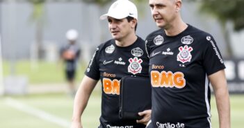 Saiba quem vai comandar o Corinthians no lugar do suspenso Tiago Nunes
