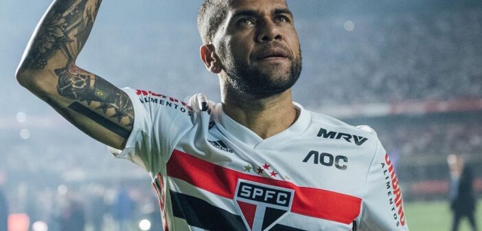 Veja o que o jogador Daniel Alves falou sobre a suspensão do jogo contra o Goiás