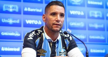 Atlético-MG desiste de Thiago Neves após pressão da torcida