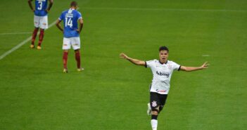 Coelho aposta na base e Corinthians vence o Bahia de Mano Menezes