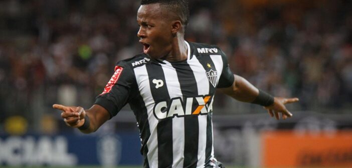 Corinthians fecha com Cazares por 9 meses e garante preferência na renovação