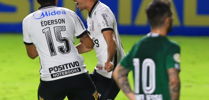 Corinthians marca nos acréscimos e vence o Goiás fora de casa