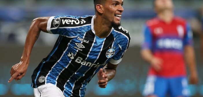 Grêmio vence Universidad Católica e encaminha classificação na Libertadores
