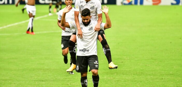 João Paulo salva, Felipe Jonatan marca e Santos vence o Ceará
